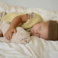 Nutusensoriga rahustav MOONIE 2.0 kaisuhüljes beebile roosa müra ja öölambiga Nutusensoriga rahustav MOONIE 2.0 kaisuhüljes beebile roosa müra ja öölambiga
