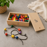 Montessori stiilis nöörimismäng värvide ja mustrite õppimiseks