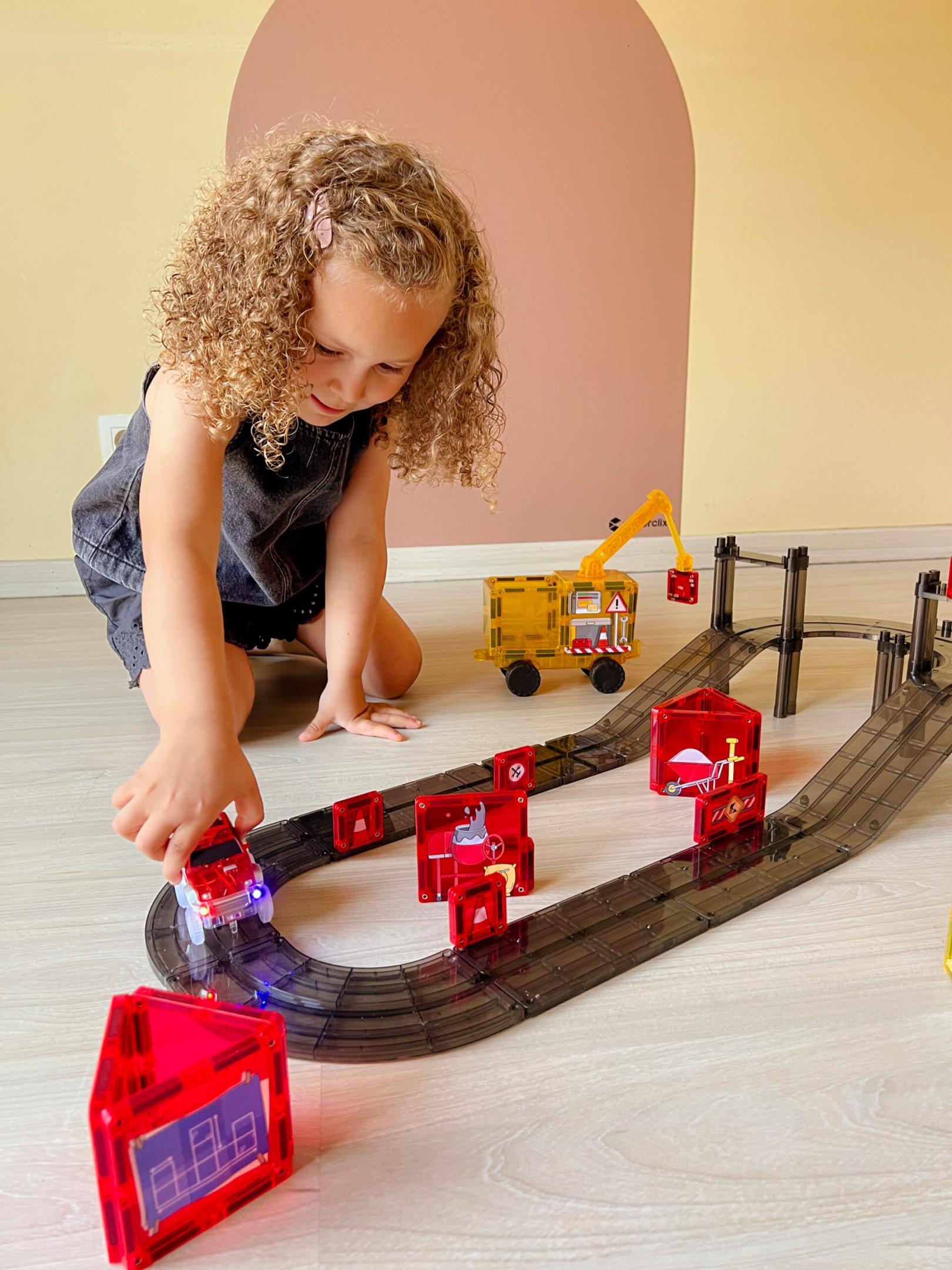 Cleverclixx Construction Builder magnetklotsid ehitusplatsi ja autorajaga 48 osa