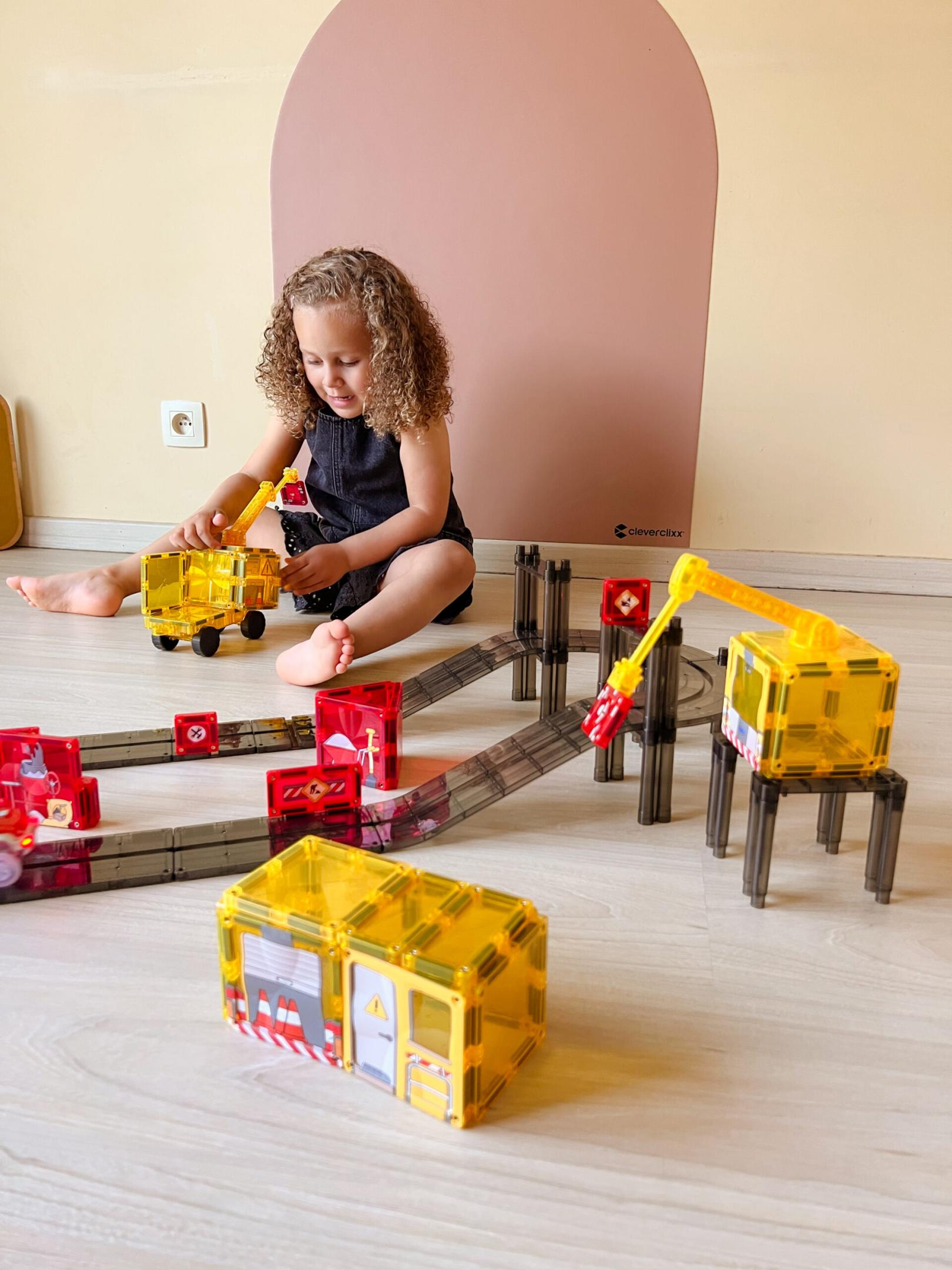 Cleverclixx Construction Builder magnetklotsid ehitusplatsi ja autorajaga 48 osa