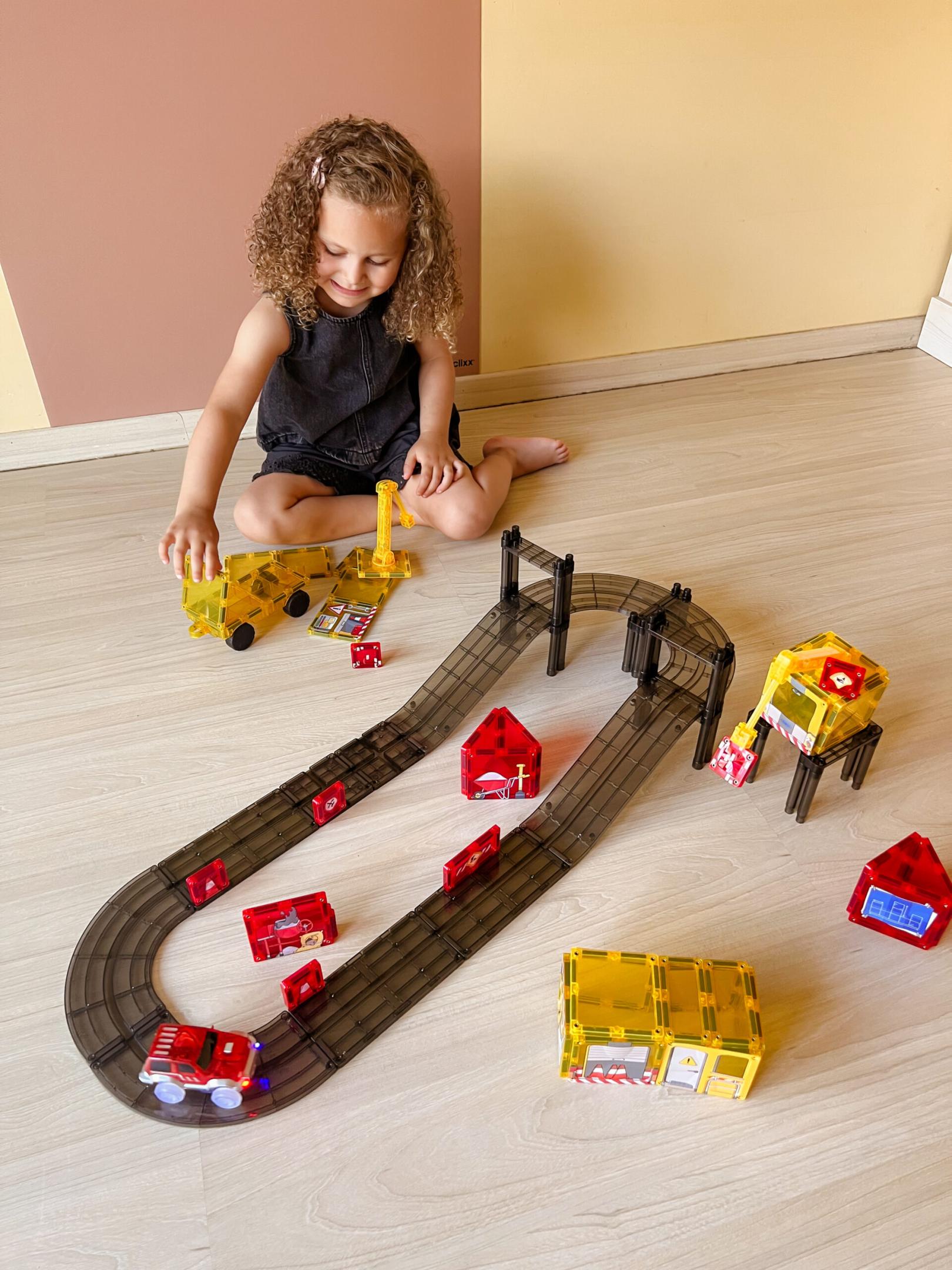 Cleverclixx Construction Builder magnetklotsid ehitusplatsi ja autorajaga 48 osa