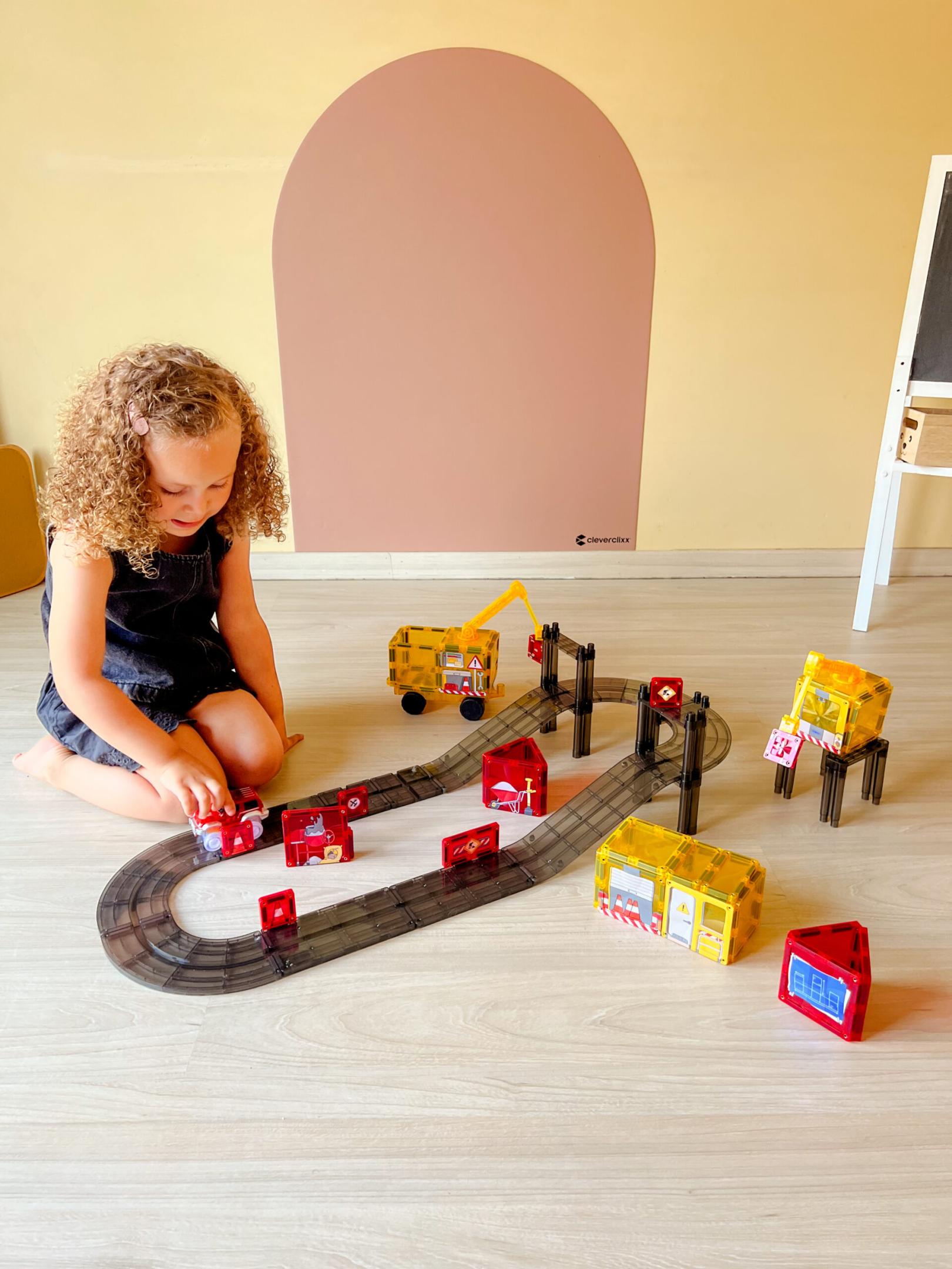 Cleverclixx Construction Builder magnetklotsid ehitusplatsi ja autorajaga 48 osa