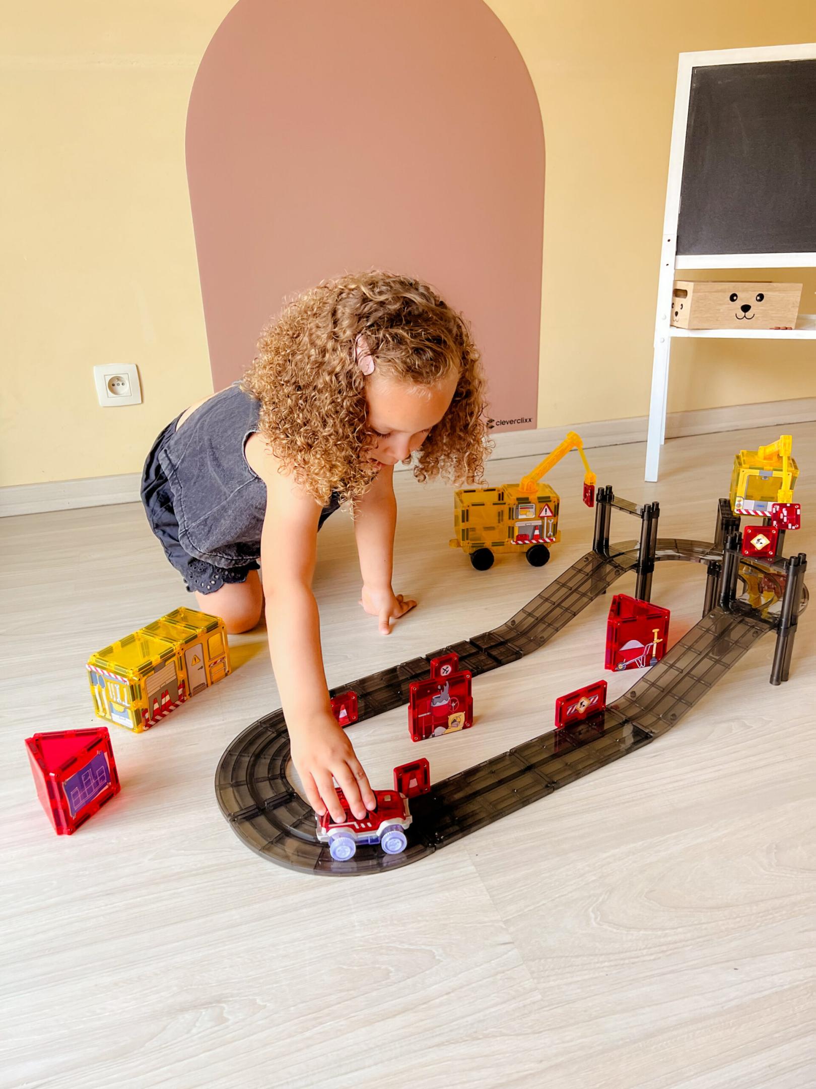 Cleverclixx Construction Builder magnetklotsid ehitusplatsi ja autorajaga 48 osa