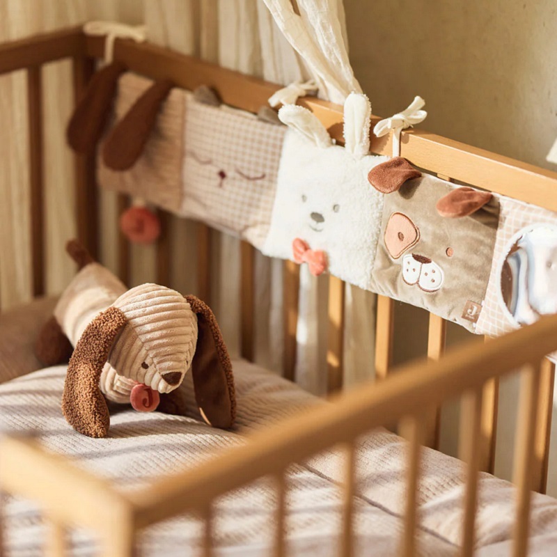 Voodipehmendus ja Mänguaediku tegevusraamat beebile – peegel kellukesed ja krõbisevad tekstuurid