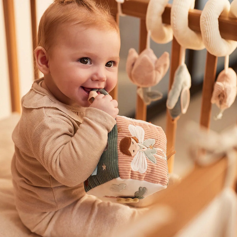 Jollein Riputatav aktiivsuskuubik ja beebimänguasi Aktiivsuskuubik