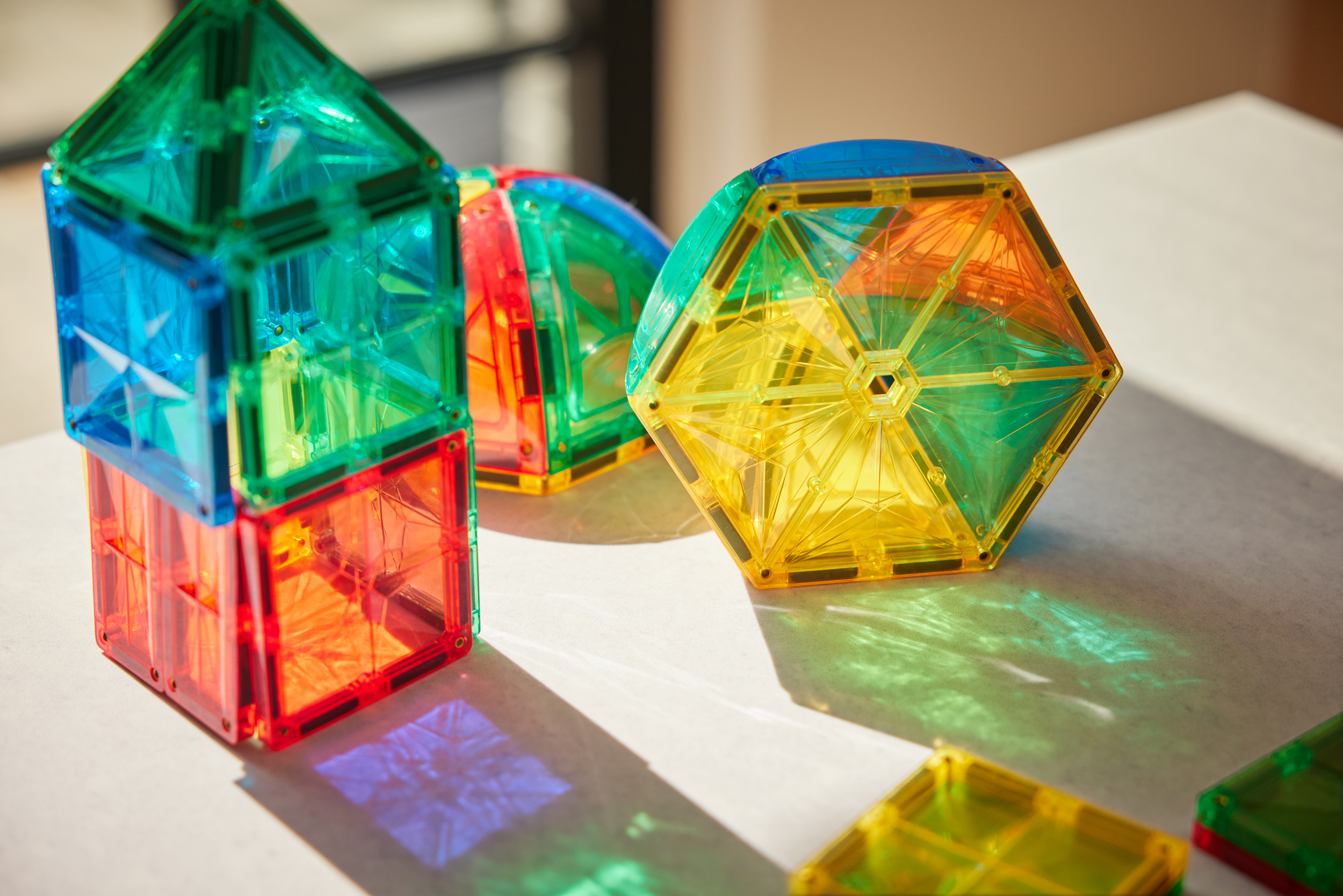 Cleverclixx Curved Dome Pack Intense 47 tk – kumerad kolmnurga kujuga magnetklotsid, mis ühilduvad Connetix ja teiste magnetklotsidega