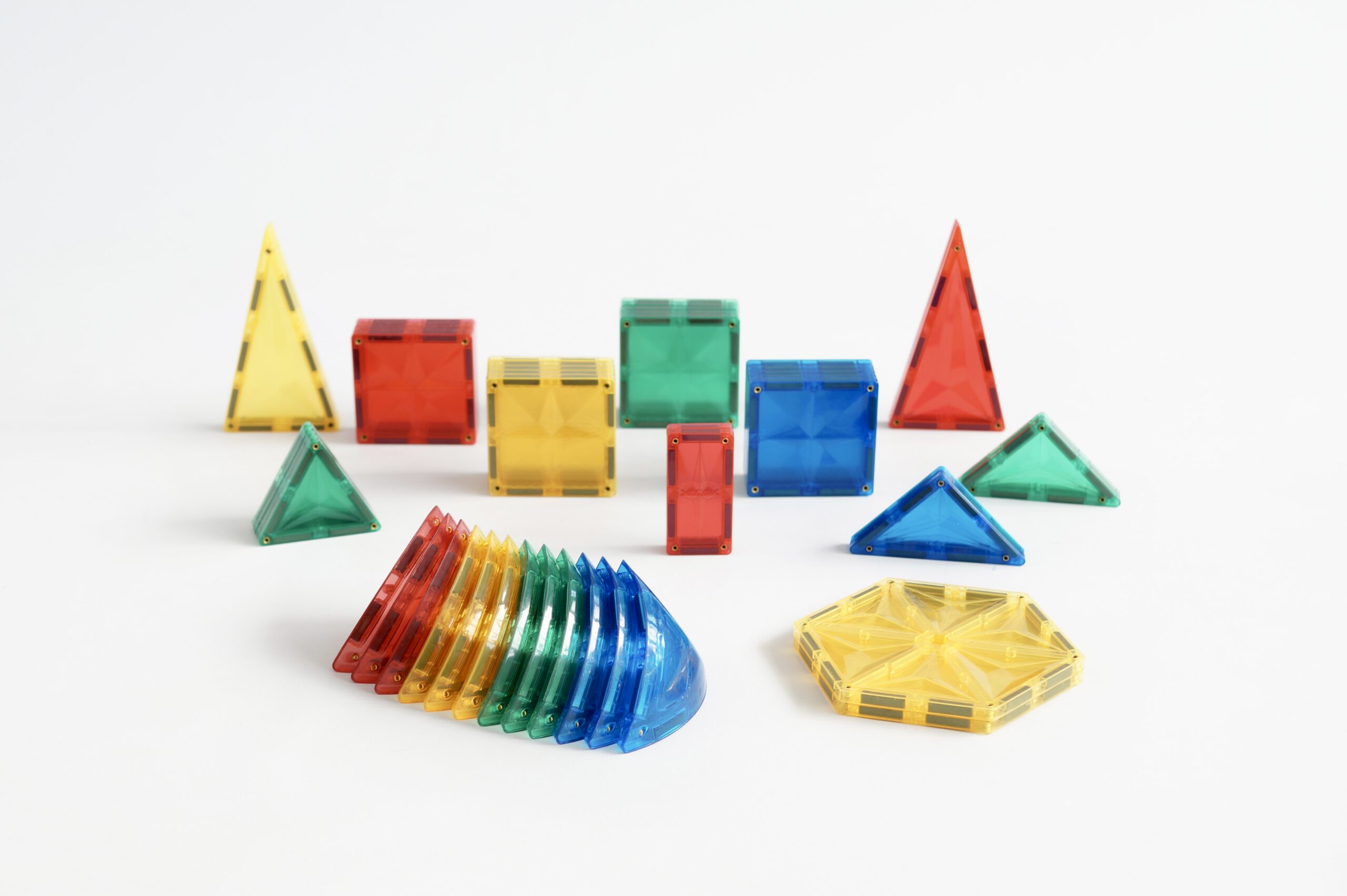 Cleverclixx Curved Dome Pack Intense 47 tk – kumerad kolmnurga kujuga magnetklotsid, mis ühilduvad Connetix ja teiste magnetklotsidega