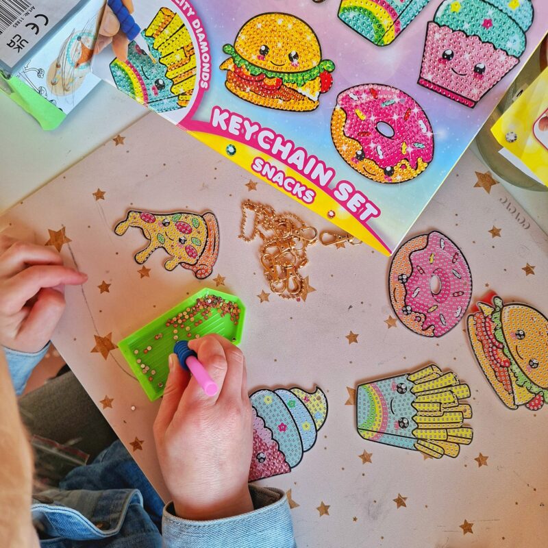 Teemantmosaiikidega võtmehoidjate meisterdamiskomplekt “Snäkid”