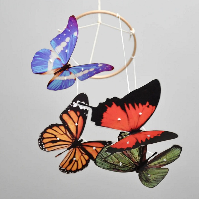 Montessori õhukarussell realistlikud liblikad