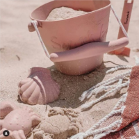Screenshot 2022-05-01 at 11-14-51 Kids Living Etc © on Instagram “S C R U N C H • K I D S 🏖🤿☀️ Yumuşacık rengarenk katlanabilir bavulda ve plaj çantasında yer kaplamaz!🤍 Hem bebelerin hem de annelerin…”