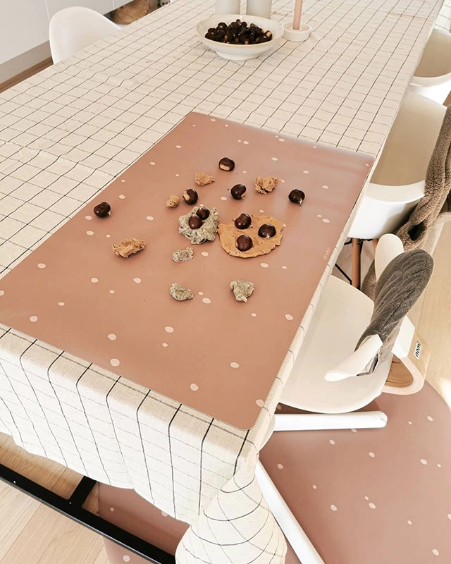 desk mat – 3409 – dots-cinnamon-desk-mat-2