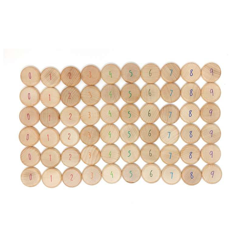 Grapat puidust mängufiguurid numbritega mündid numbrikettad numbrimündid loovmäng vabamäng waldorfpedagoogika waldorfmänguasjad