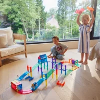 Connetix magnetklotside soodus ja Cleverclix autorajad elektriliste autodega