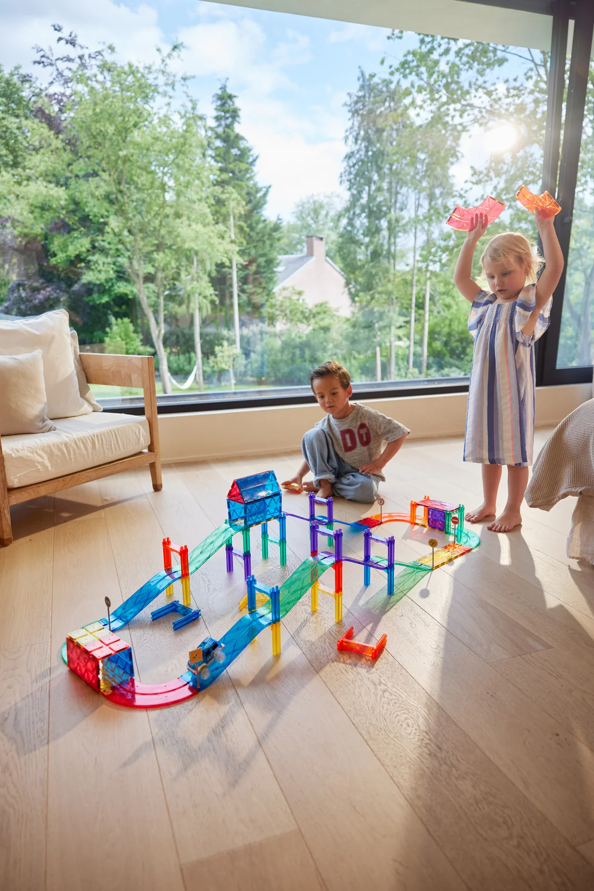 Connetix magnetklotside soodus ja Cleverclix autorajad elektriliste autodega