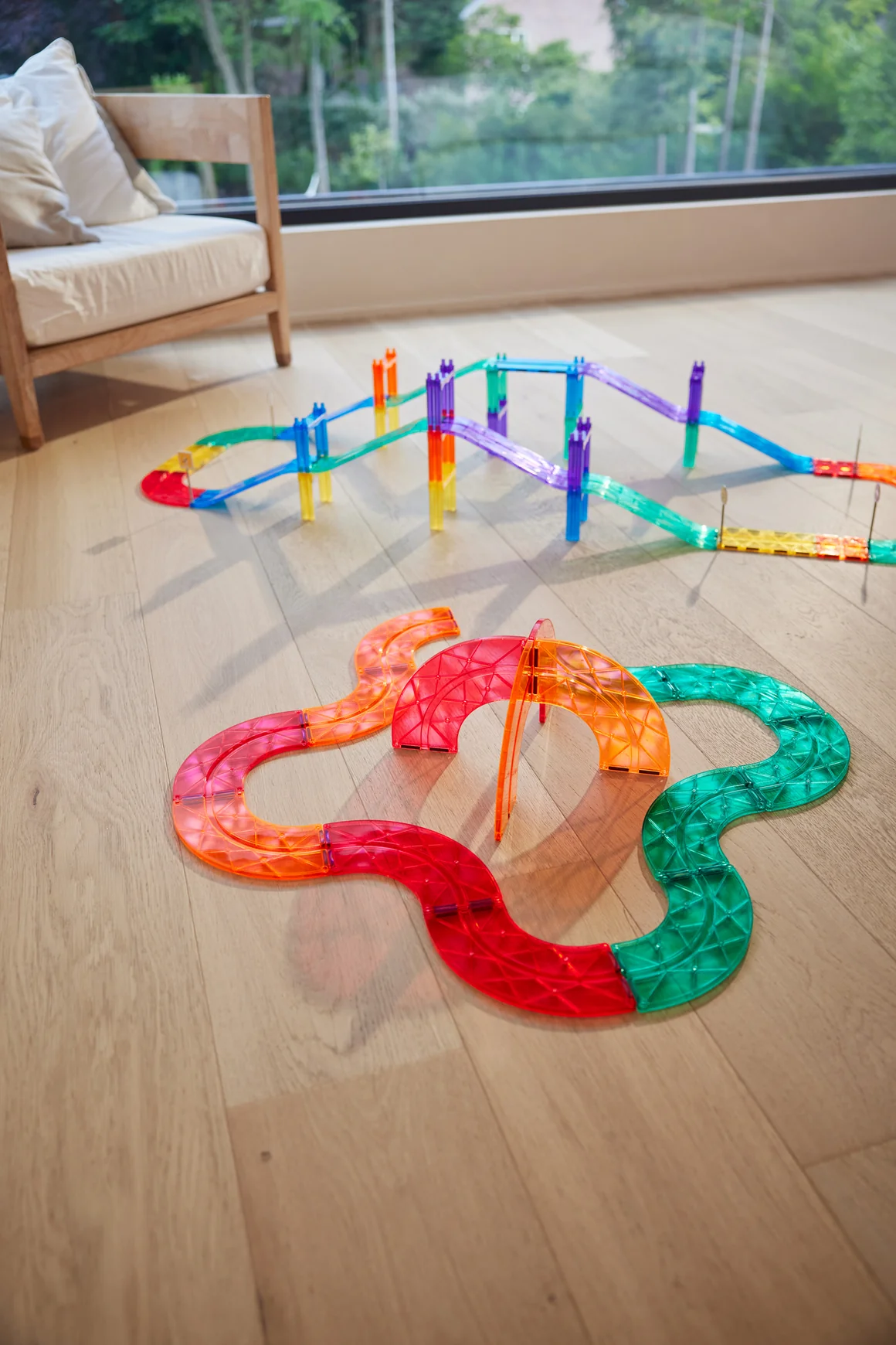 Connetix magnetklotside soodus ja Cleverclix autorajad elektriliste autodega