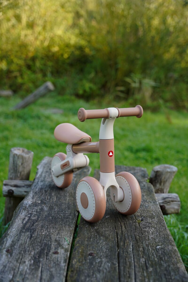 Little Dutch jooksuratas – stiilne ja kerge tasakaaluratas lastele