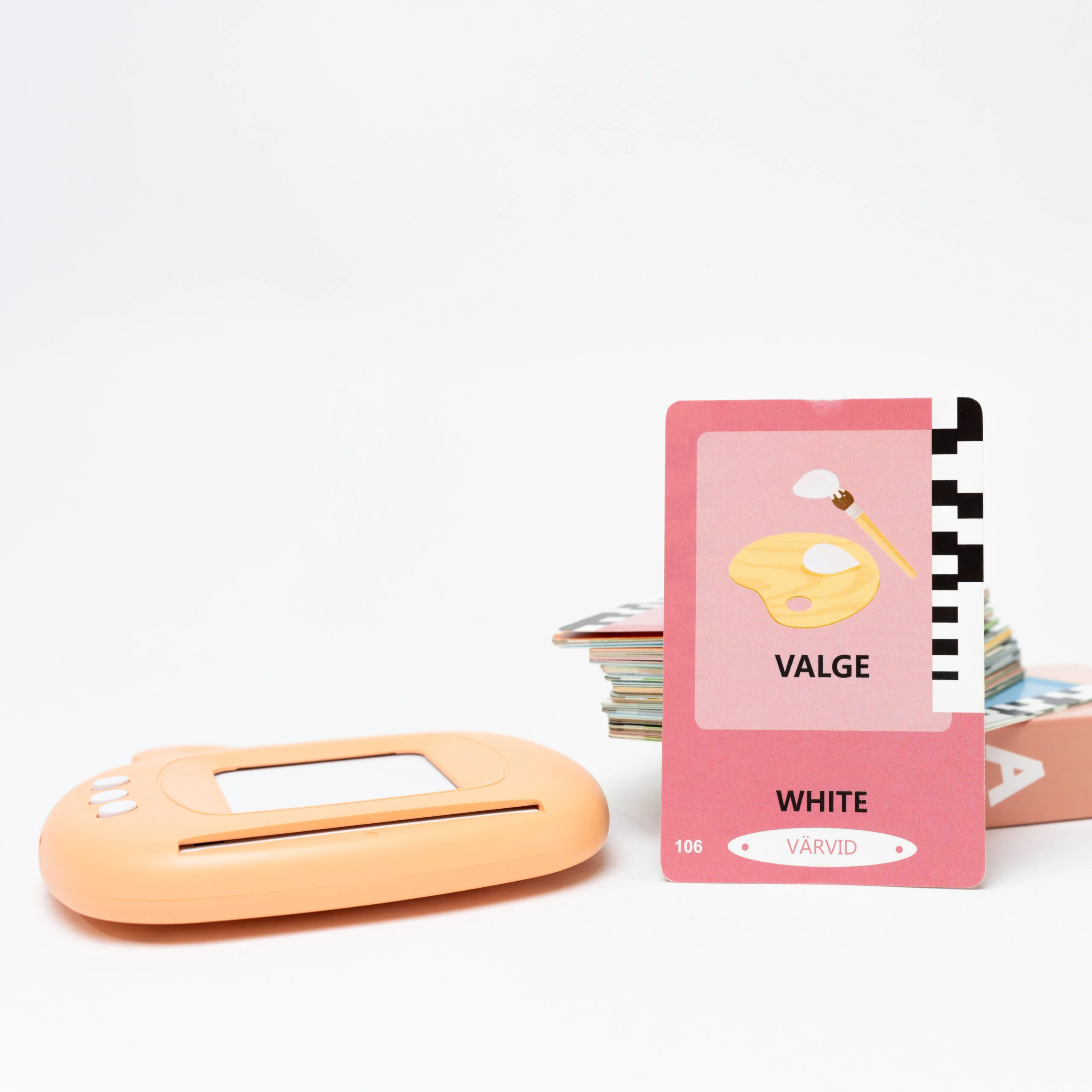 Interaktiivne mängukonsool „Jänku Jenka“ – eesti-inglise sõnamäng õppekaartidega