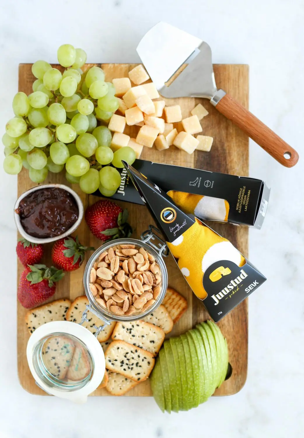 Sokid kinkepakendis Eesti Juust – lõbus kingiidee