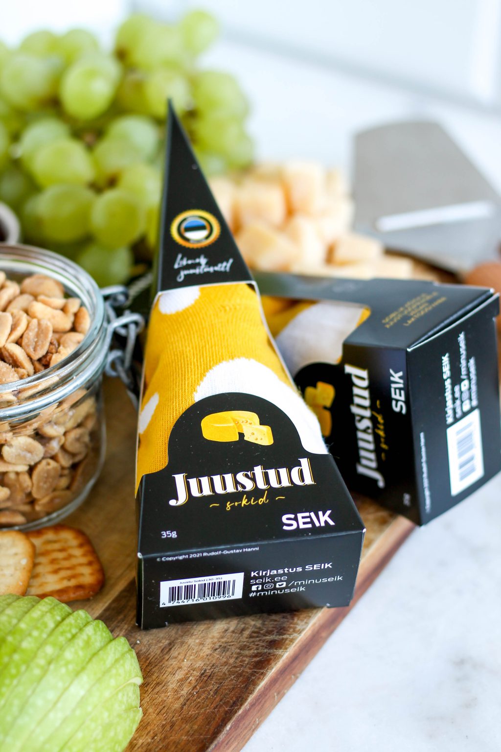 Sokid kinkepakendis Eesti Juust – lõbus kingiidee