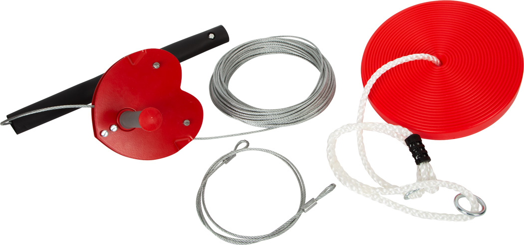 Trossiga laskumisrada ja seiklusrada koju kinnitatuna kahe puu vahele