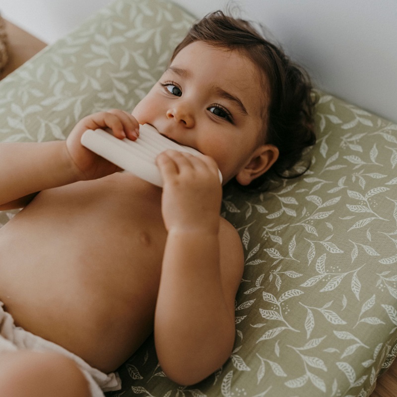 Naturaalne musliinkangast mähkimisaluse kate kummiga