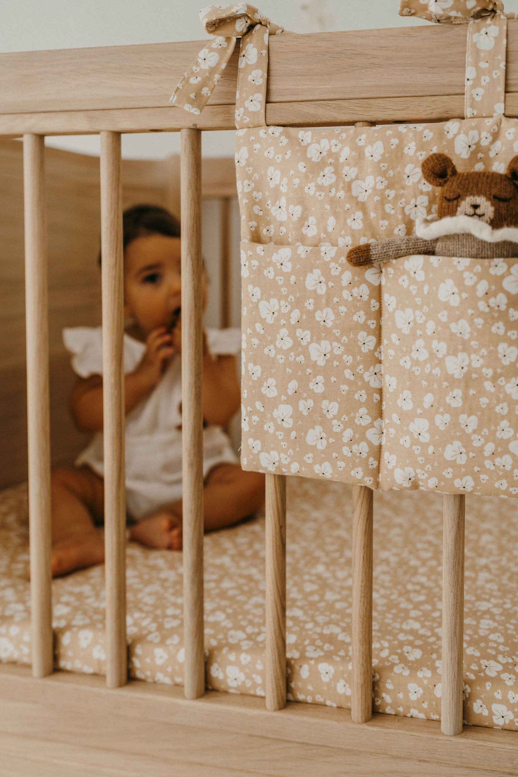 beebivoodi külge kinnitatav asjade organiseerija