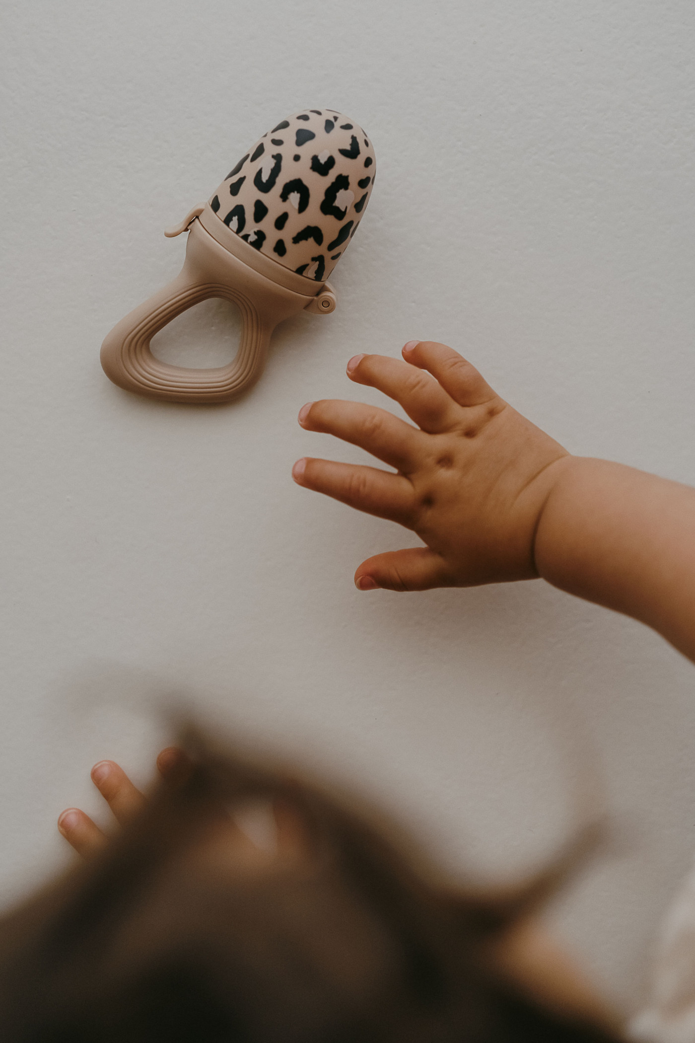 Zakuw toiduluti komplekt – elegantne ja ohutu söögilutt beebile uute maitsete avastamiseks.