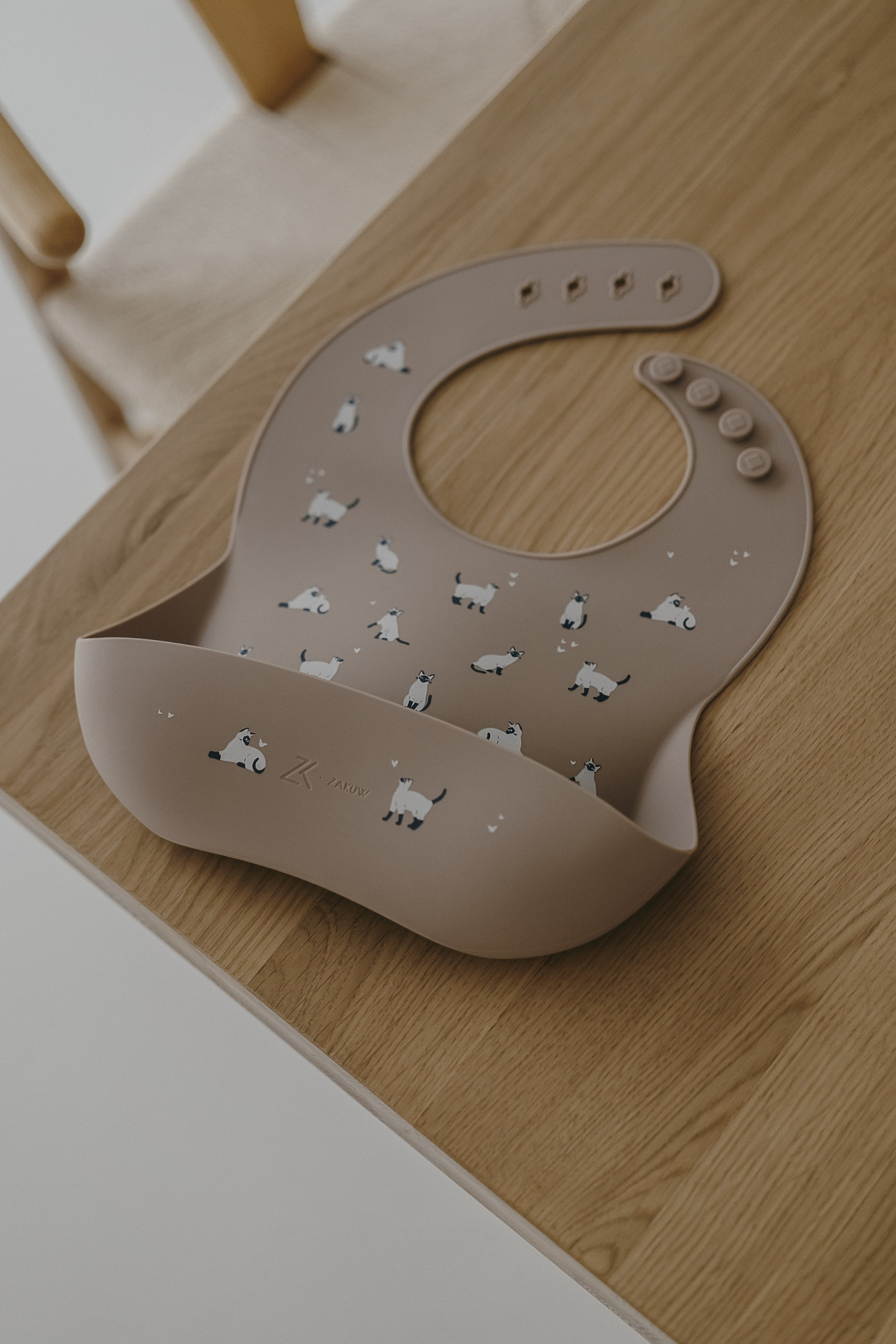 Zakuw reguleeritav silikoonist söögipõll beebile ja pudipõll väikelapsele