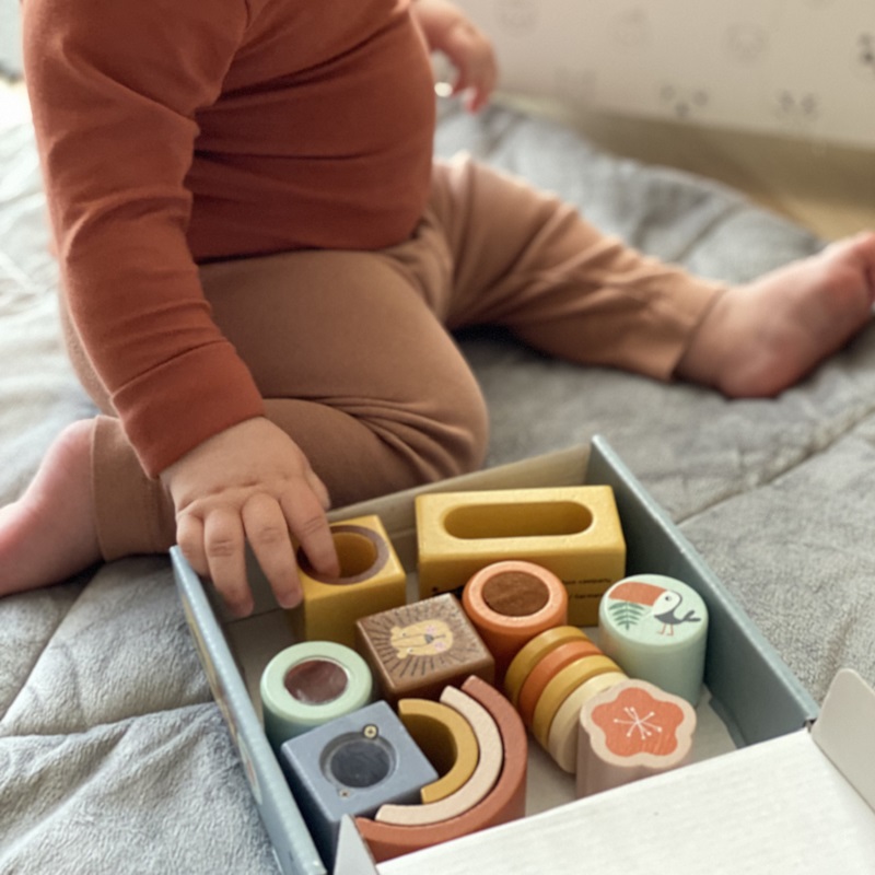 jõulupakk lastele sensoorsete mänguklotsidega