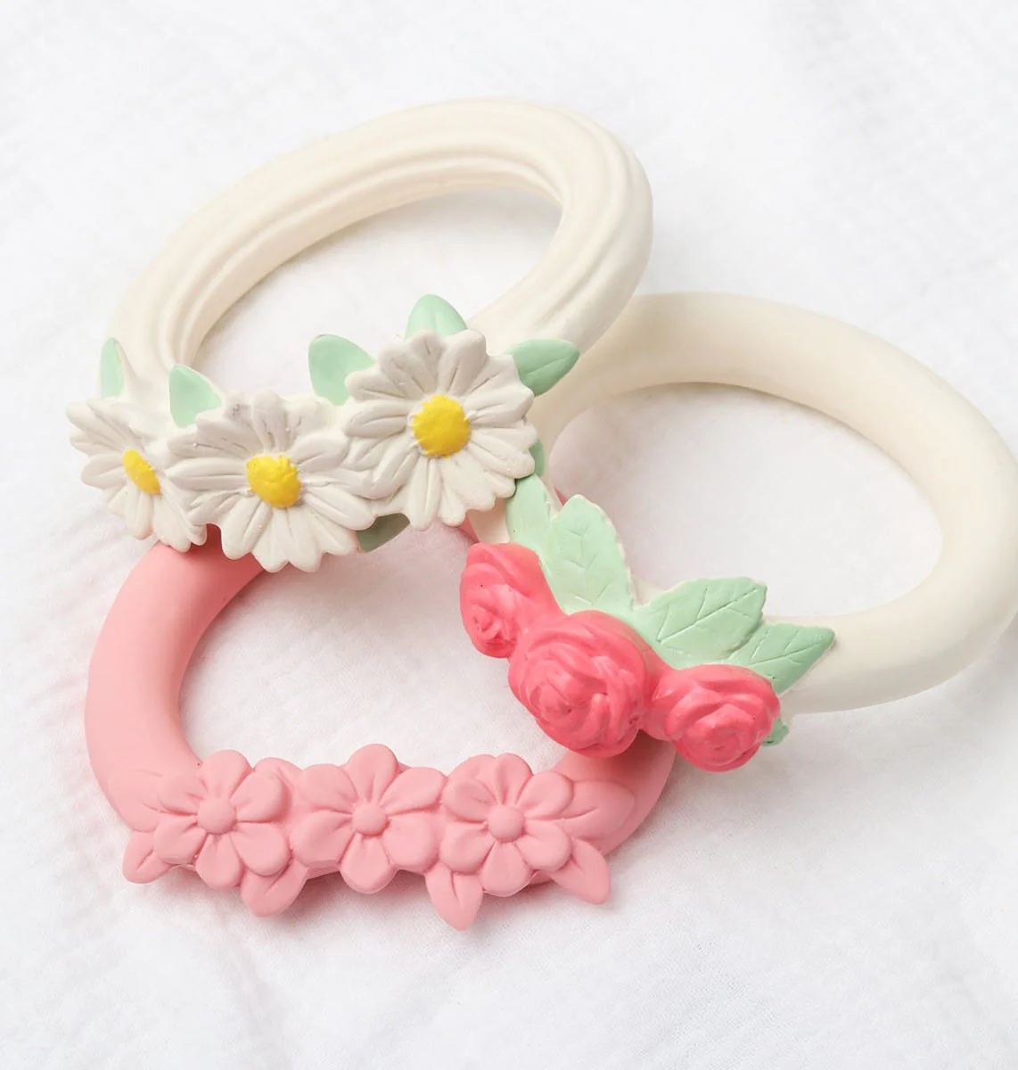 Looduslikust Hevea kummist ja ohutu A Little Lovely Company närimisrõngas beebidele