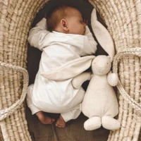 Nutusensoriga rahustav MOONIE 2.0 kaisujänes beebile roosa müra ja öölambiga Nutusensoriga rahustav MOONIE 2.0 kaisujänes beebile roosa müra ja öölambiga