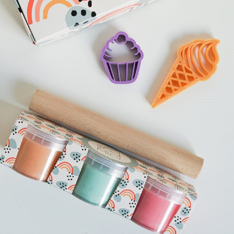 Looduslike ja ohutute plastiliinide kinkekomplekt rulli ja vormidega