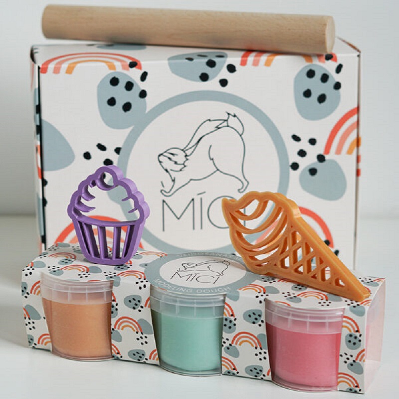 Looduslike ja ohutute plastiliinide kinkekomplekt rulli ja vormidega