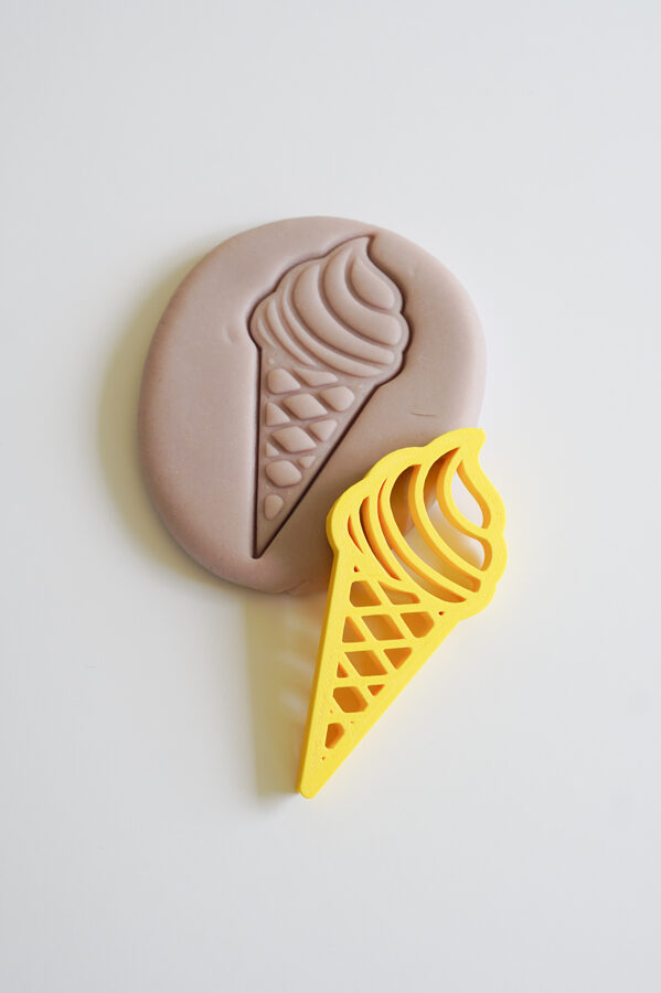 Looduslike ja ohutute plastiliinide kinkekomplekt rulli ja vormidega