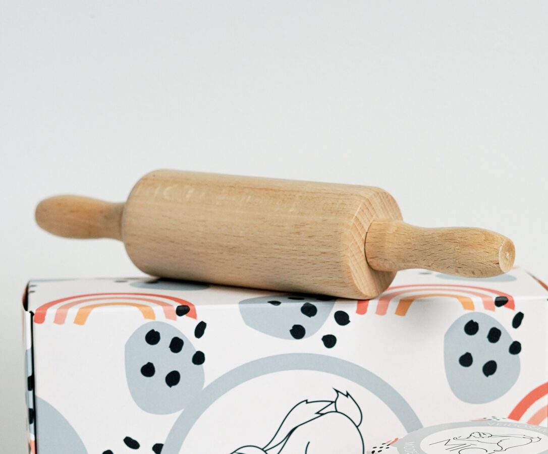 MĪCI kinkekomplekt masinad kahe loodusliku plastiliini ja vormidega ja taignarulliga