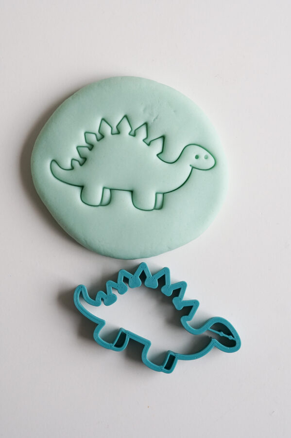 MĪCI kinkekomplekt dinosaurused kolme loodusliku plastiliini, rulli ja vormidega MĪCI kinkekomplekt dinosaurused kolme loodusliku plastiliini, rulli ja vormidega