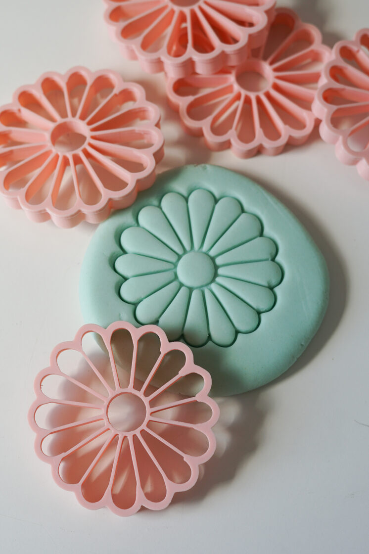 MĪCI kinkekomplekt lilled kolme loodusliku plastiliini ja rulli ja vormidega