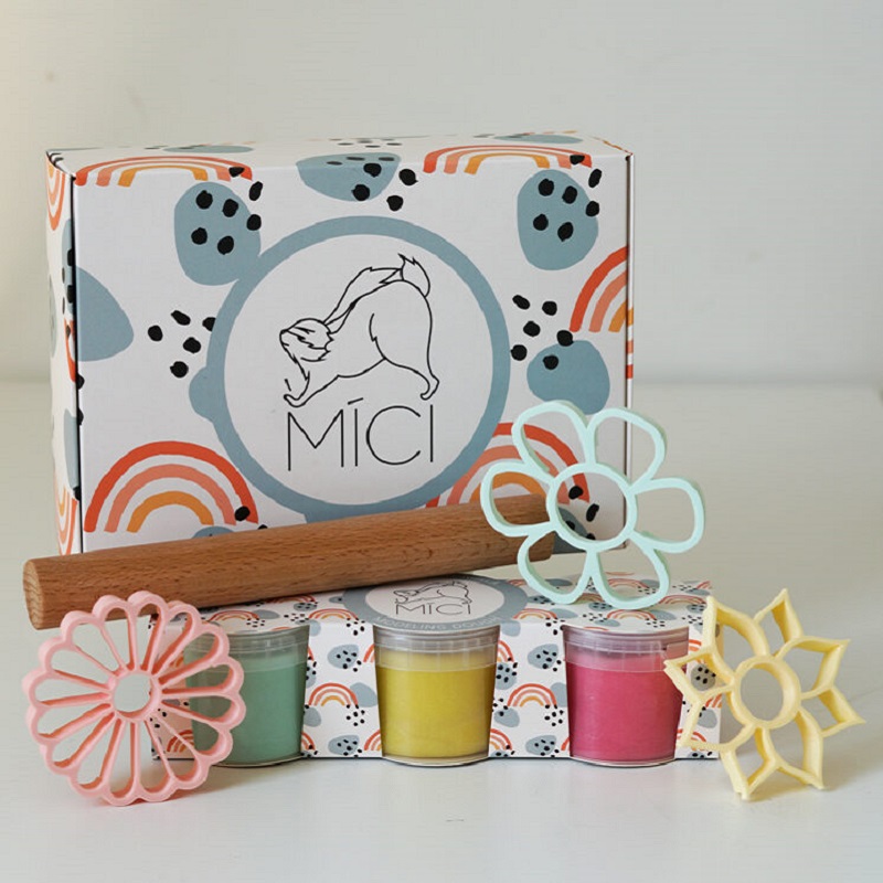 MĪCI kinkekomplekt lilled kolme loodusliku plastiliini ja rulli ja vormidega