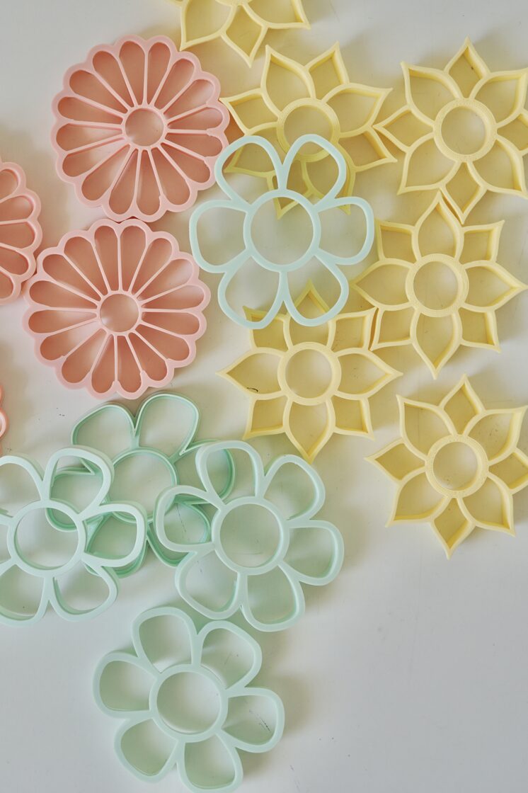 MĪCI kinkekomplekt lilled kolme loodusliku plastiliini ja rulli ja vormidega