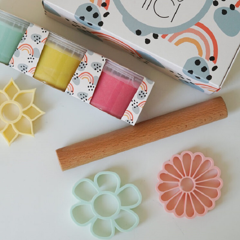 MĪCI kinkekomplekt lilled kolme loodusliku plastiliini ja rulli ja vormidega