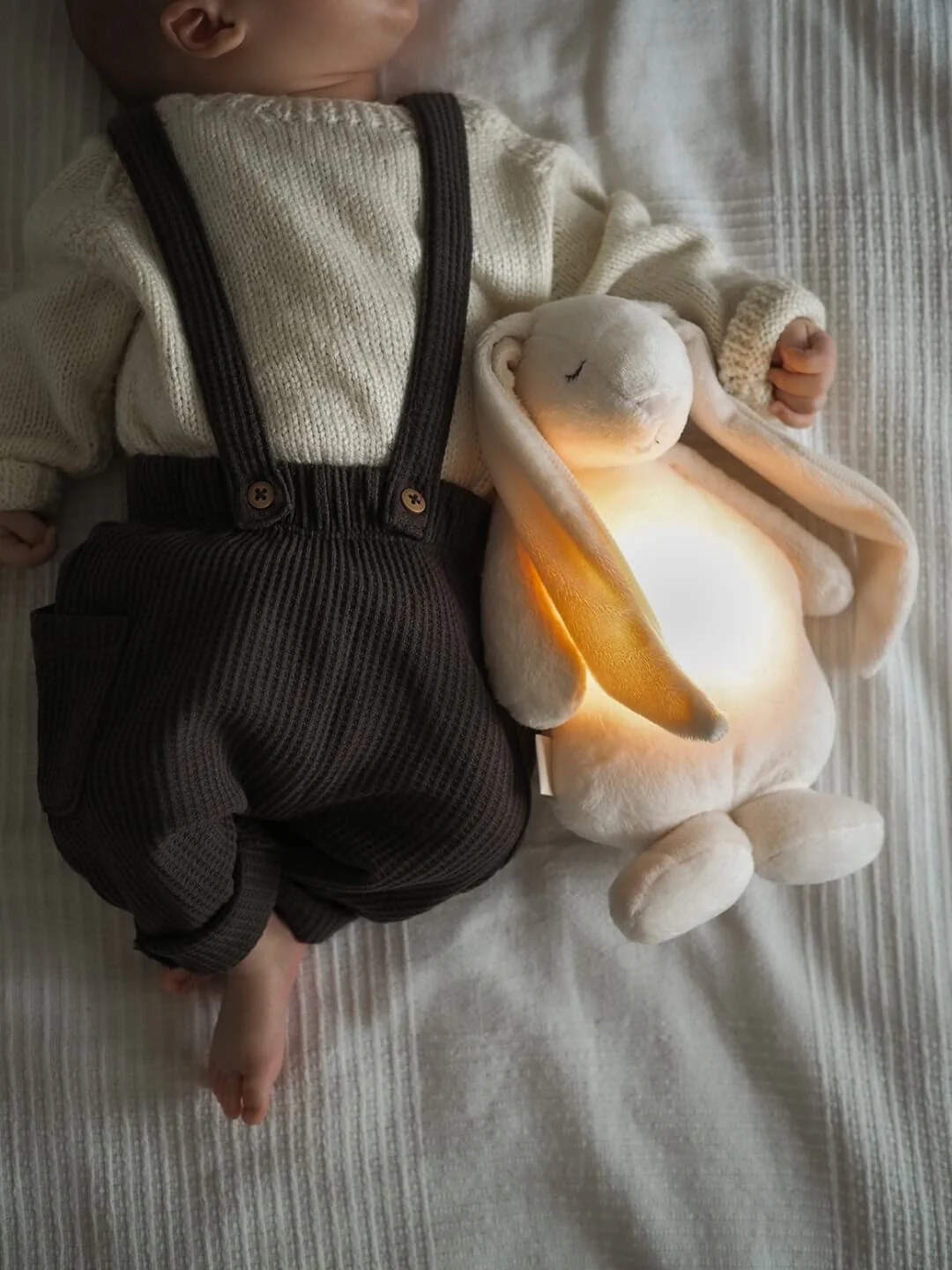 Nutusensoriga rahustav MOONIE 2.0 kaisujänes beebile roosa müra ja öölambiga