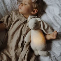 Nutusensoriga rahustav MOONIE 2.0 kaisujänes beebile roosa müra ja öölambiga Nutusensoriga rahustav MOONIE 2.0 kaisujänes beebile roosa müra ja öölambiga