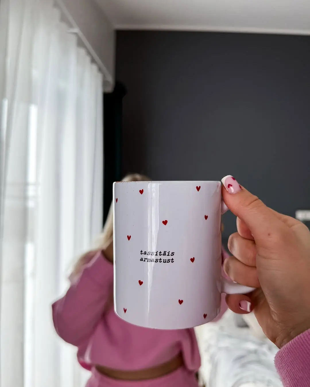 seik disainkruus ja kingiidee "Tassitäis armastust" tass sõbrapäevaks, jõuludeks või tähtsaks sündmuseks