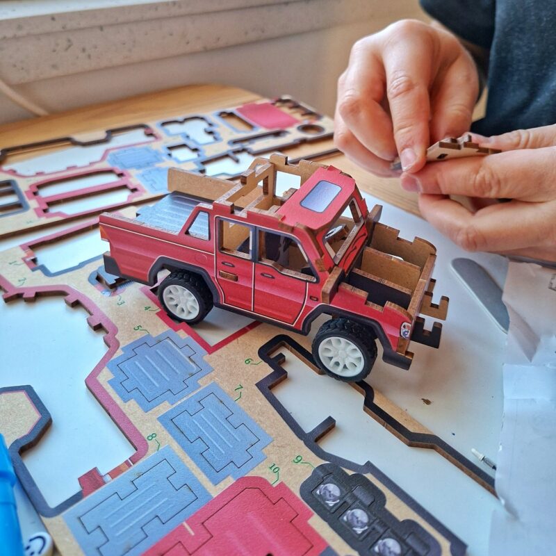 kokkupandav ja tagasitõmmatav mudelsõiduk / 3D puidust pusle (10 erinevat mudelit)
