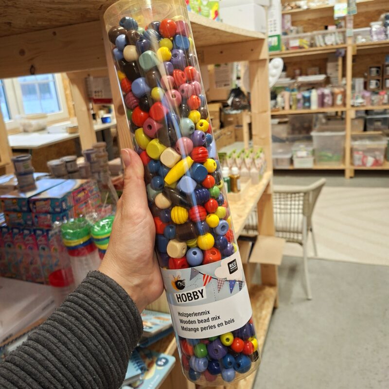 Värvilised puidust helmed – 500 g suur loomekomplekt