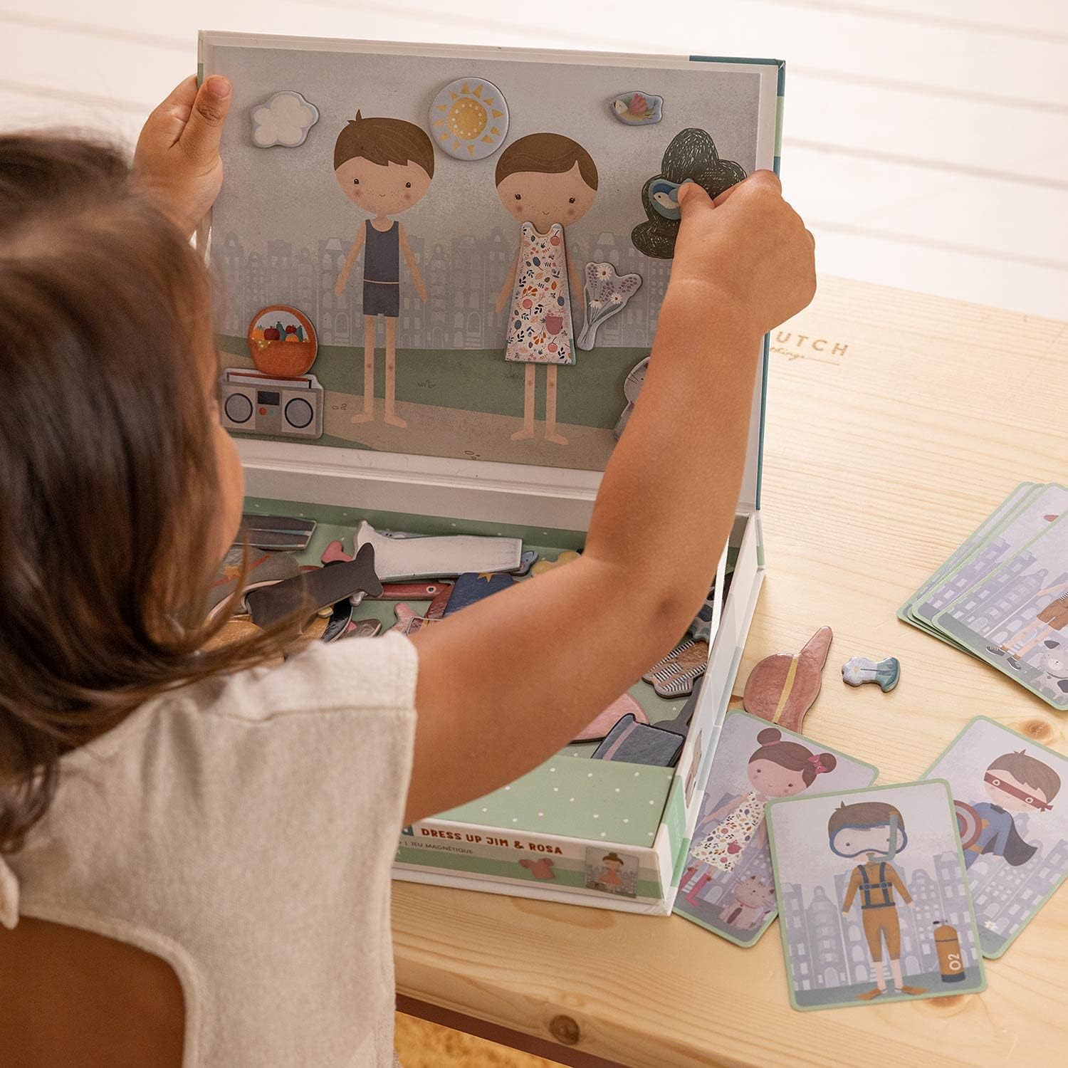 Little Dutch magnetkohver Jim & Rosa riietamismäng Magnetpusle Jim ja Rosa riietega – lastele Kaasaskantav magnetmäng, 80 magnetit ja riietuskaardid