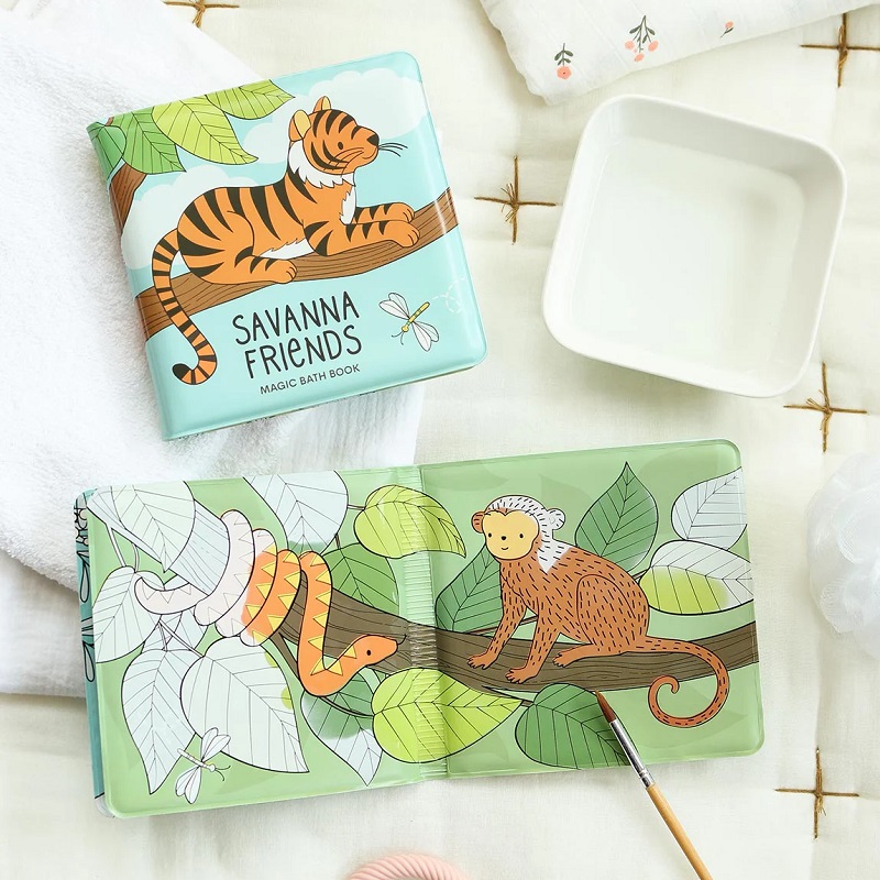 veekindel ja pehme A Little Lovely Company veega värvuv võluraamat ja vanniraamat