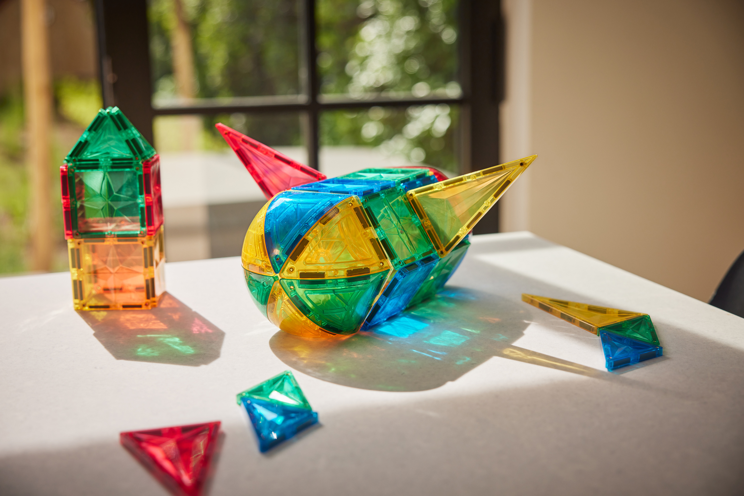 Cleverclixx Curved Dome Pack Intense 47 tk – kumerad kolmnurga kujuga magnetklotsid, mis ühilduvad Connetix ja teiste magnetklotsidega