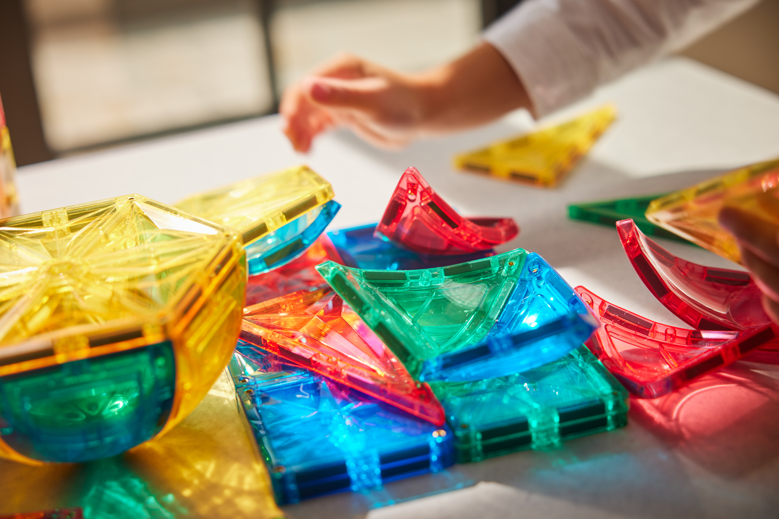 Cleverclixx Curved Dome Pack Intense 47 tk – kumerad kolmnurga kujuga magnetklotsid, mis ühilduvad Connetix ja teiste magnetklotsidega