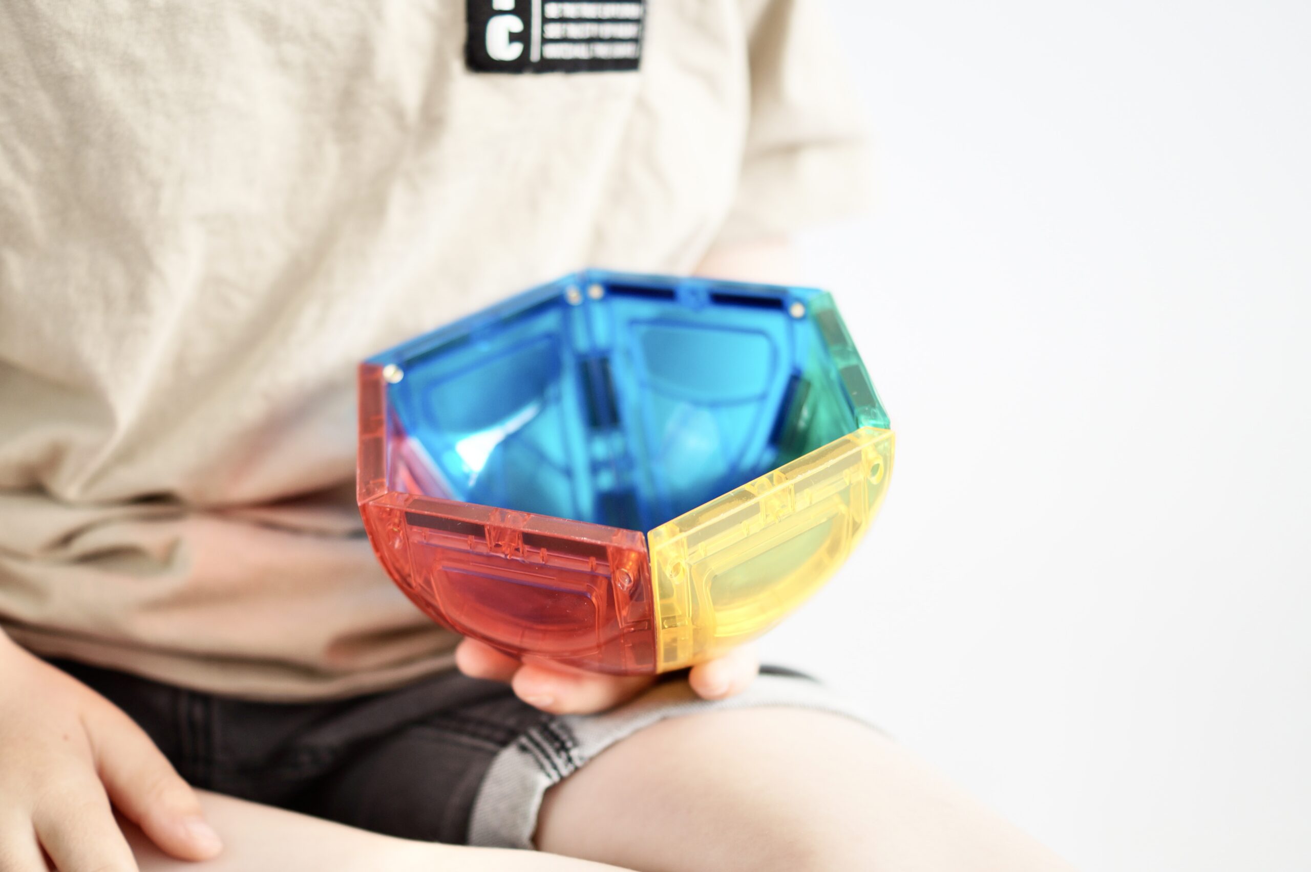 Cleverclixx Curved Dome Pack Intense 47 tk – kumerad kolmnurga kujuga magnetklotsid, mis ühilduvad Connetix ja teiste magnetklotsidega